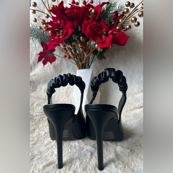 Delicious Black Heels with Slingback - Picture 4 of 7